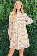Robe d'été fleurie à col montant et manches à volants – Robe à col montant, Robe à manches à volants, Robe à motifs floraux, Robe florale élégante, Robe sophistiquée