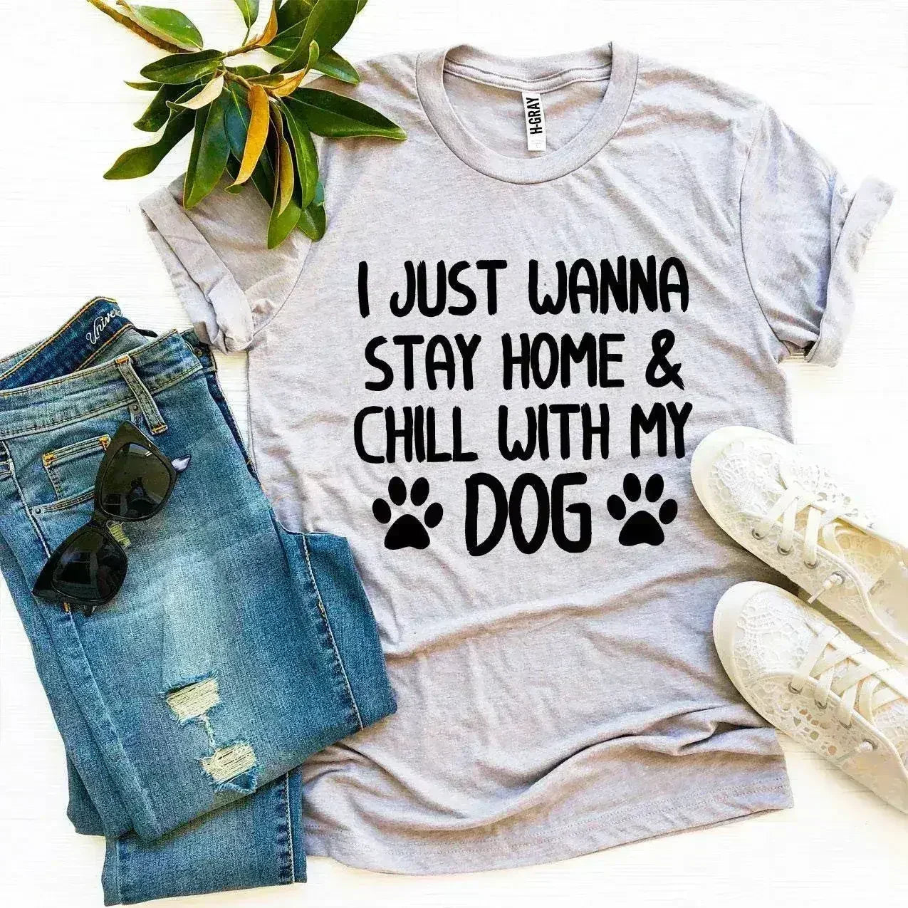 T-shirt "Je veux juste rester à la maison et me détendre avec mon chien"