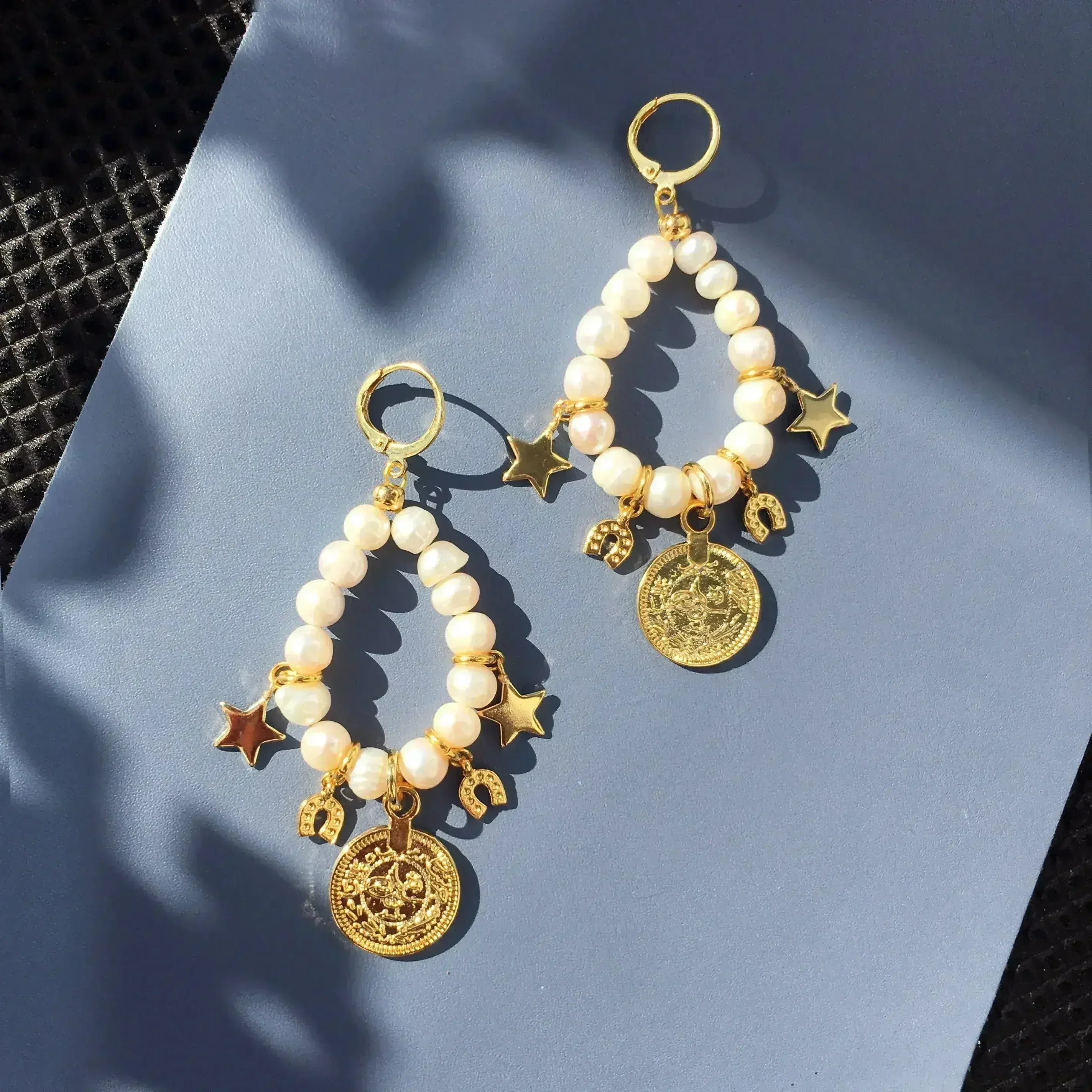 Boucles d'oreilles perles porte-bonheur | Perles d'eau douce plaquées or - Femstylo