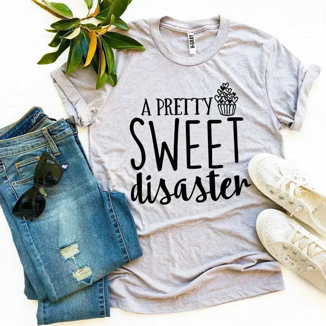 T-shirt imprimé A Pretty Sweet Disaster | Coton de qualité supérieure | Bella Canvas