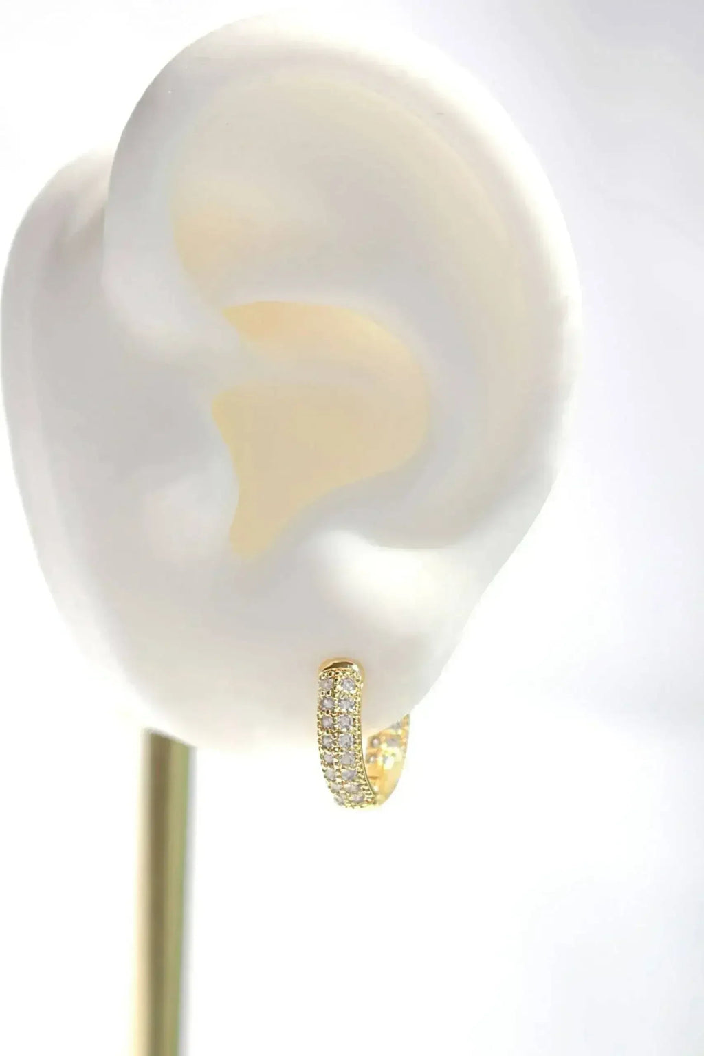 Boucles d'oreilles créoles pavées de ZC - Plaqué or 24K | Femstylo