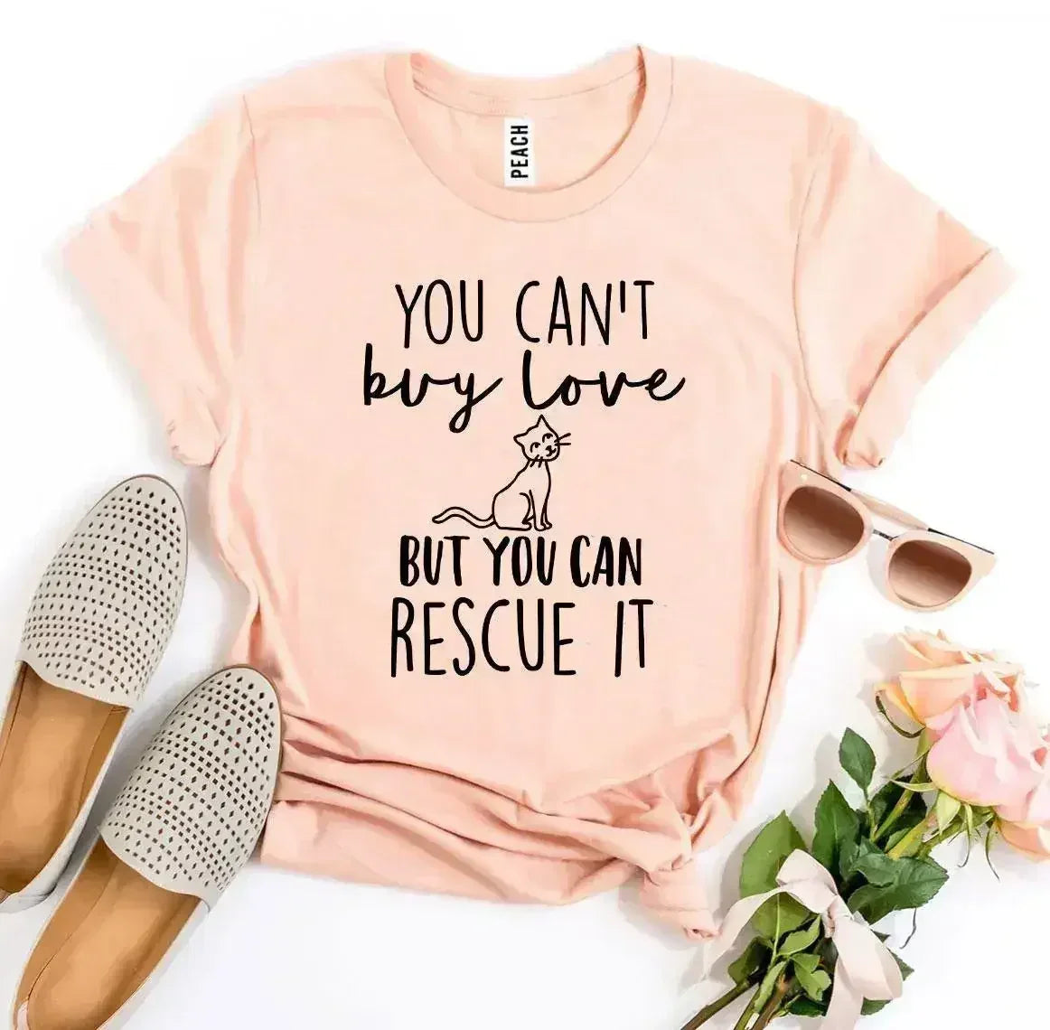 On ne peut pas acheter l'amour, mais on peut le sauver - T-shirt