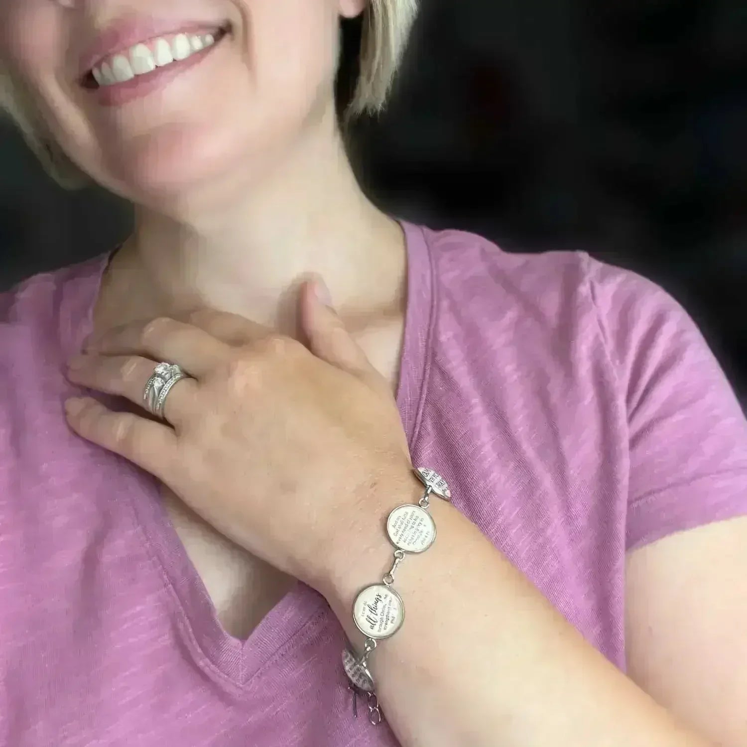 Bracelet avec breloque en verre Cantique « Bénie assurance » et Écriture sainte – Acier inoxydable