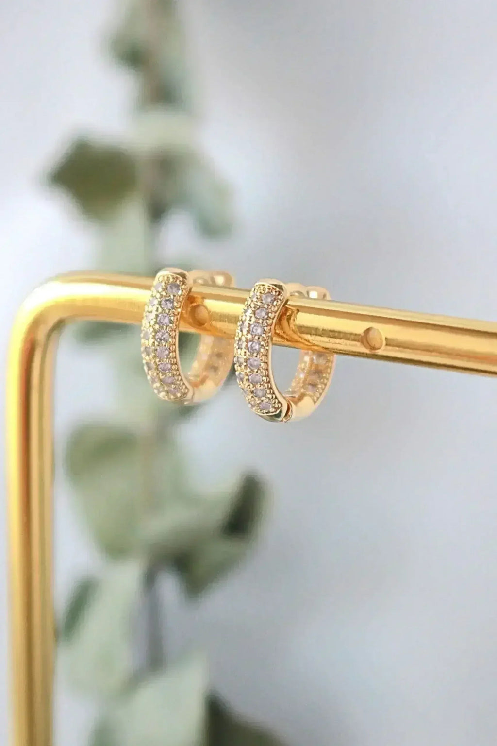 Boucles d'oreilles créoles pavées de ZC - Plaqué or 24K | Femstylo