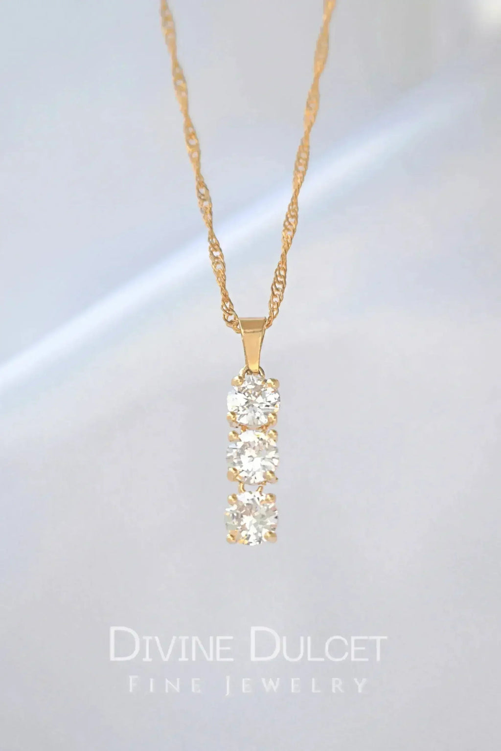 Collier pendentif en oxyde de zirconium 24 carats