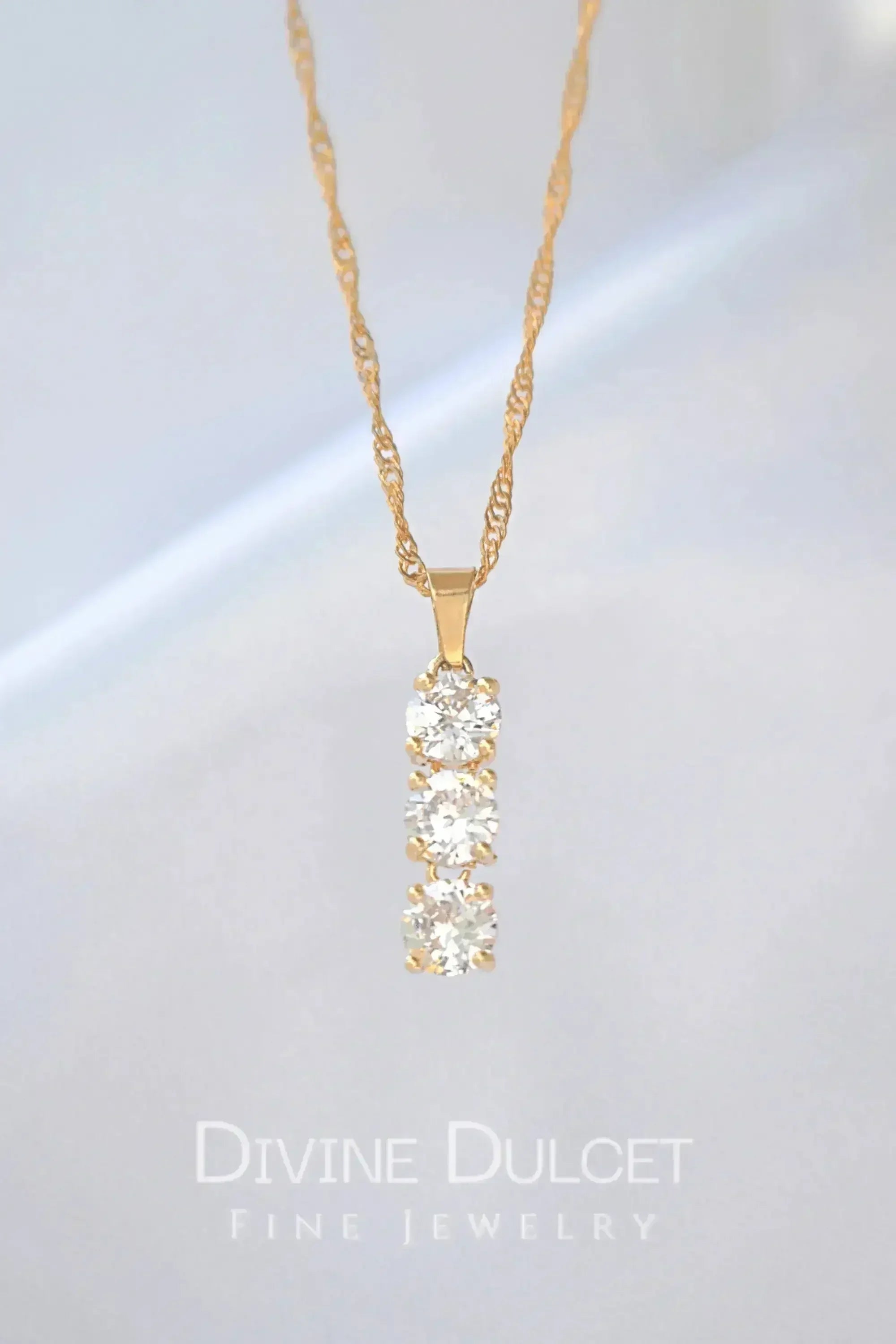 Collier pendentif en oxyde de zirconium 24 carats