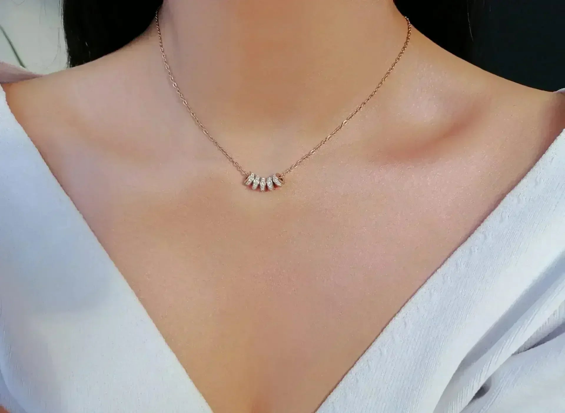 Boucles d'oreilles créoles tournesol – Or rose 18 carats et oxyde de zirconium | Femstylo