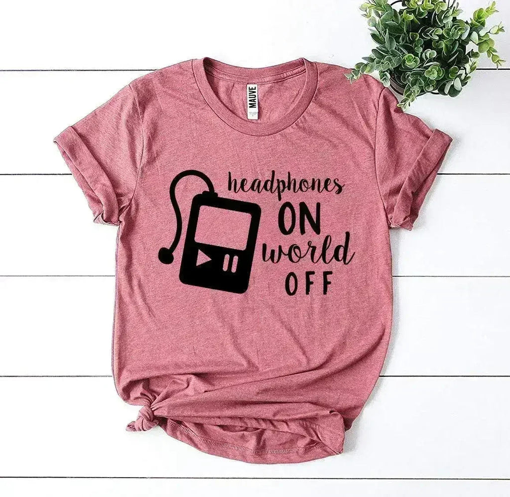 T-shirt "Écouteurs branchés, monde débranché"