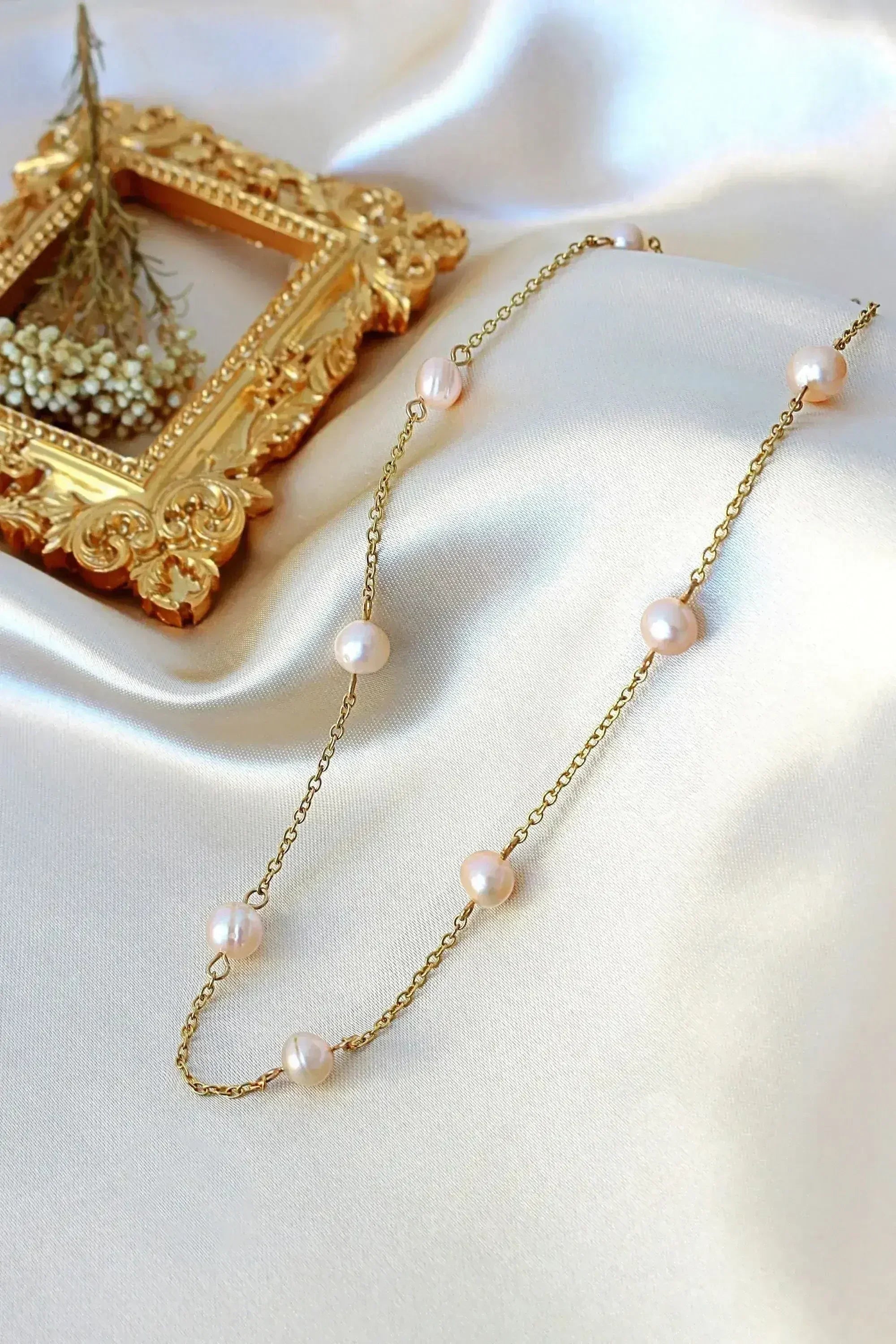 Collier ras du cou en perles baroques - Or 24 carats et perles roses/crèmes | Femstylo