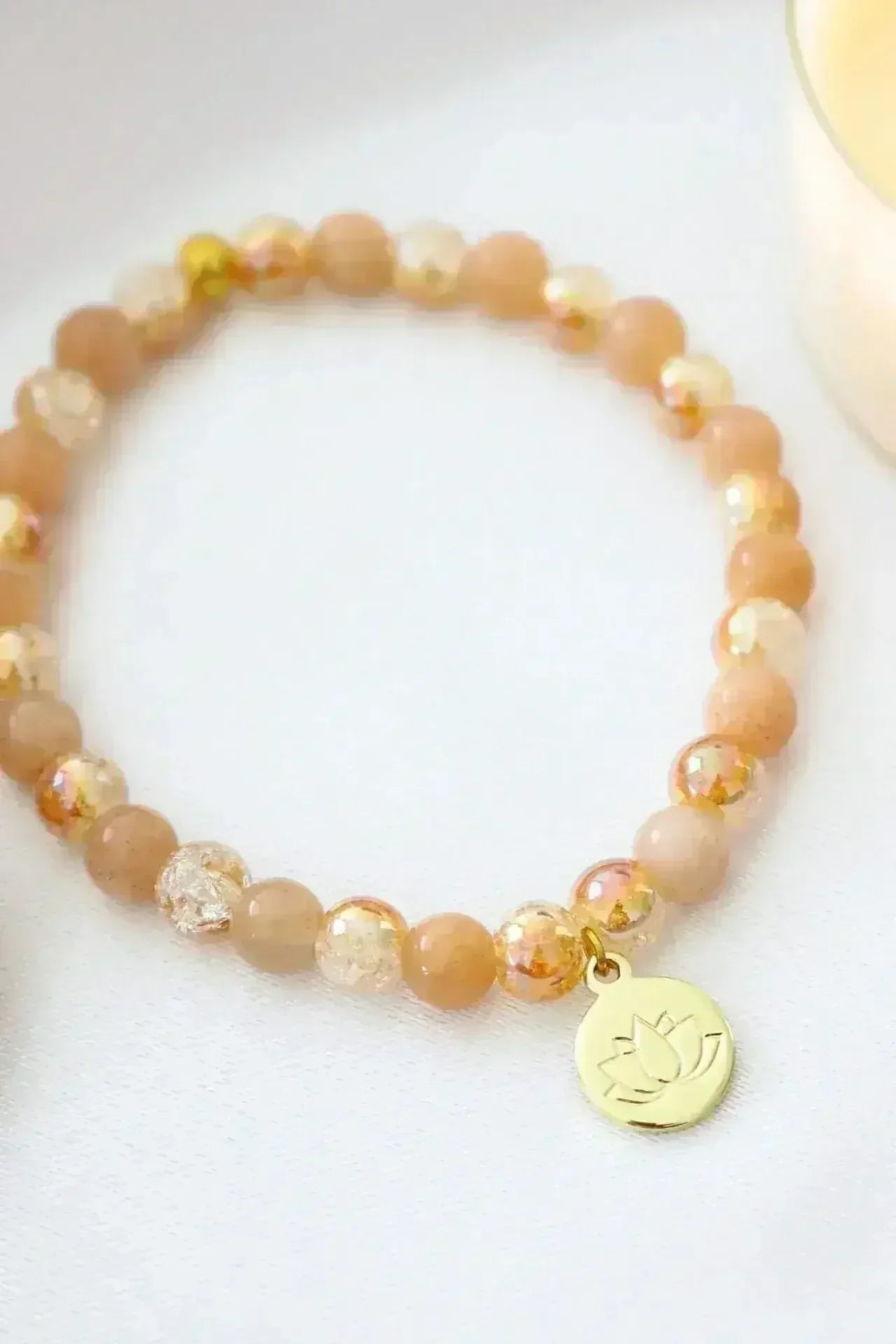Bracelet élastique Pierre de soleil | Breloque Fleur de lotus 24K
