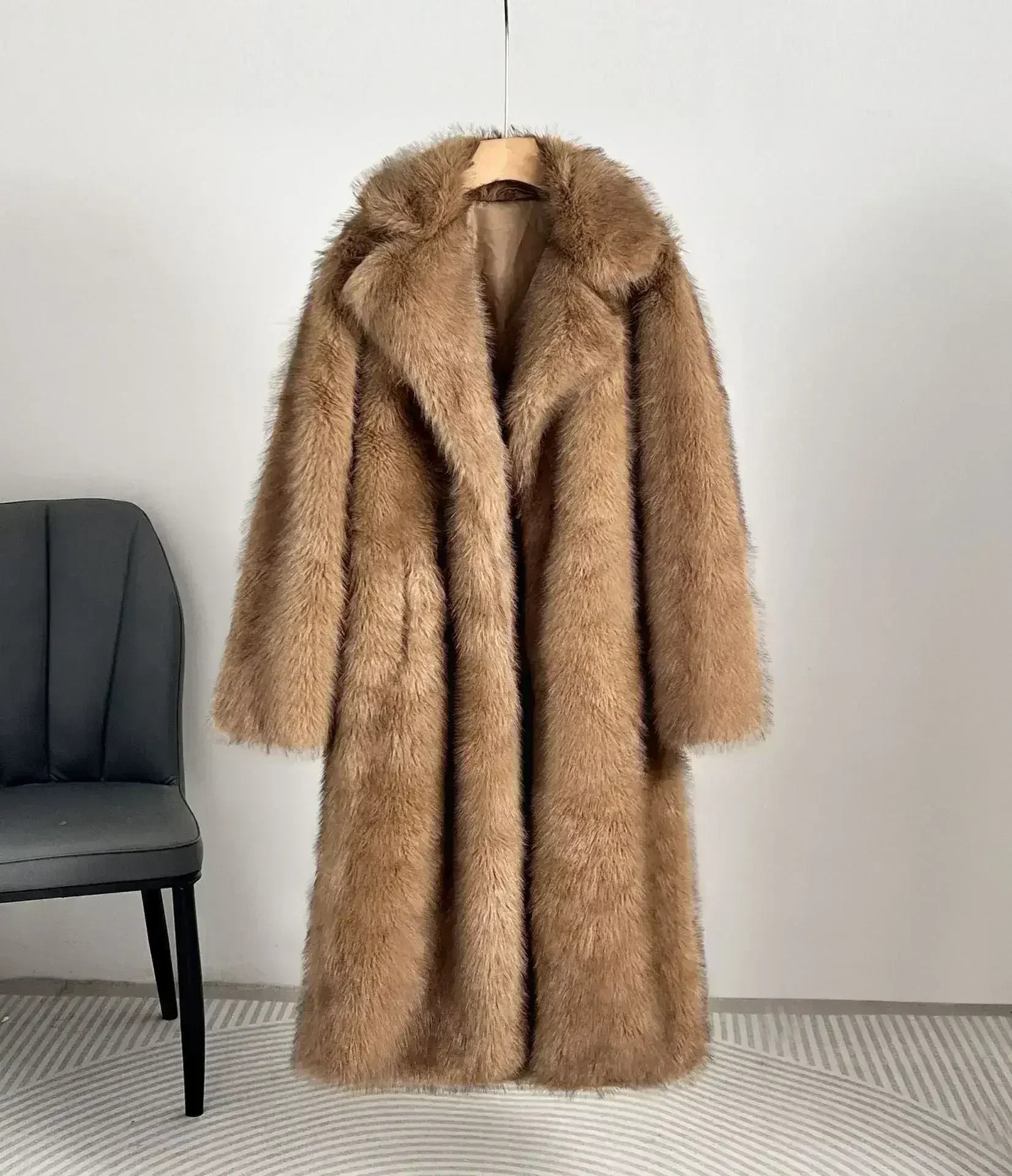 Manteau long en fausse fourrure Royal – Édition 25