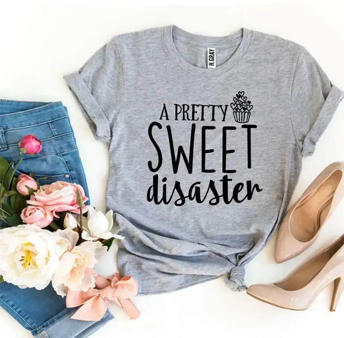 T-shirt imprimé A Pretty Sweet Disaster | Coton de qualité supérieure | Bella Canvas