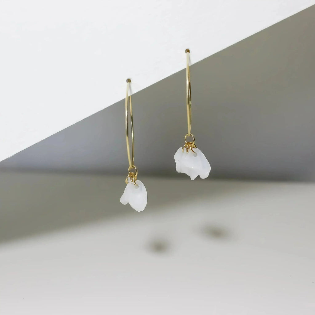 Créoles blanches durables Emma | Boucles d'oreilles recyclées en or laminé -femstylo