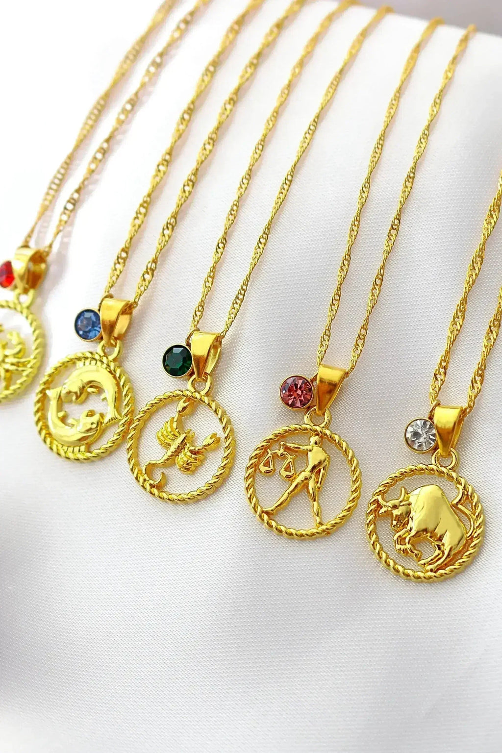 Collier signe astrologique et pierre de naissance 18 carats