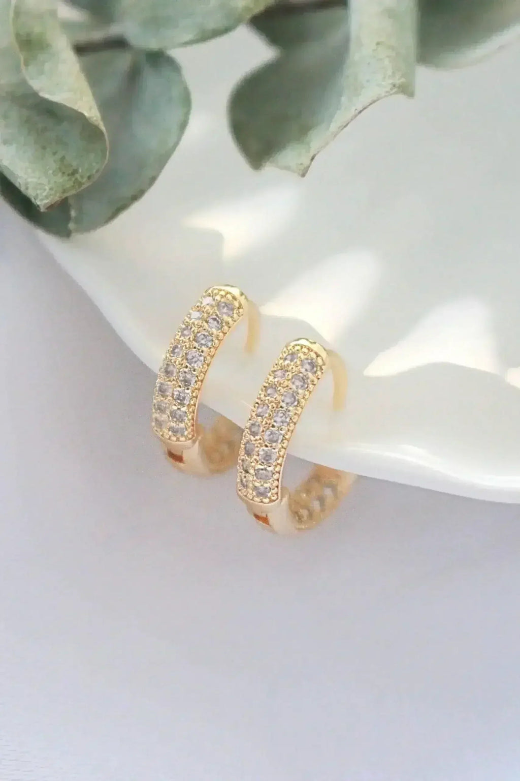Boucles d'oreilles créoles pavées de ZC - Plaqué or 24K | Femstylo