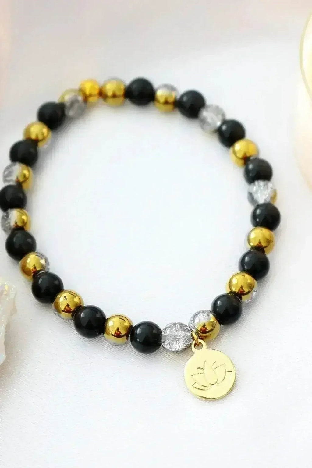 Bracelet élastique en obsidienne | Breloque fleur de lotus en or 24 carats