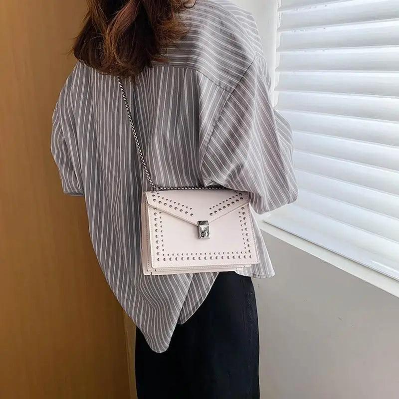 Sacs à bandoulière en cuir à récurer éblouissants pour femmes et filles Sac à bandoulière de luxe avec chaîne et rivet - Petits sacs à main pour femmes