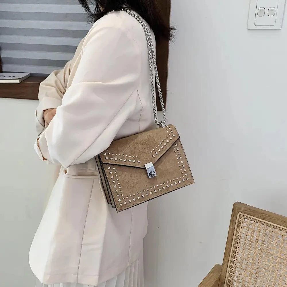 Sacs à bandoulière en cuir à récurer éblouissants pour femmes et filles Sac à bandoulière de luxe avec chaîne et rivet - Petits sacs à main pour femmes