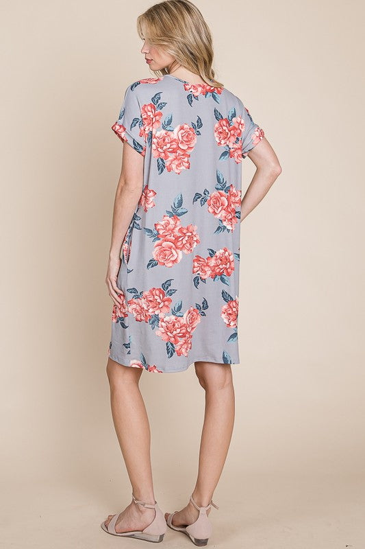Robe t-shirt courte à col rond imprimé floral avec poches pour femme – Confortable, décontractée et fonctionnelle pour le quotidien