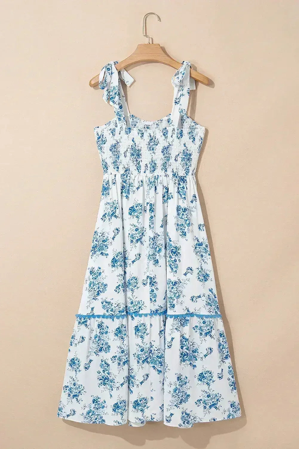 Robe midi sans manches à imprimé floral bleu ciel, smocks et épaules nouées