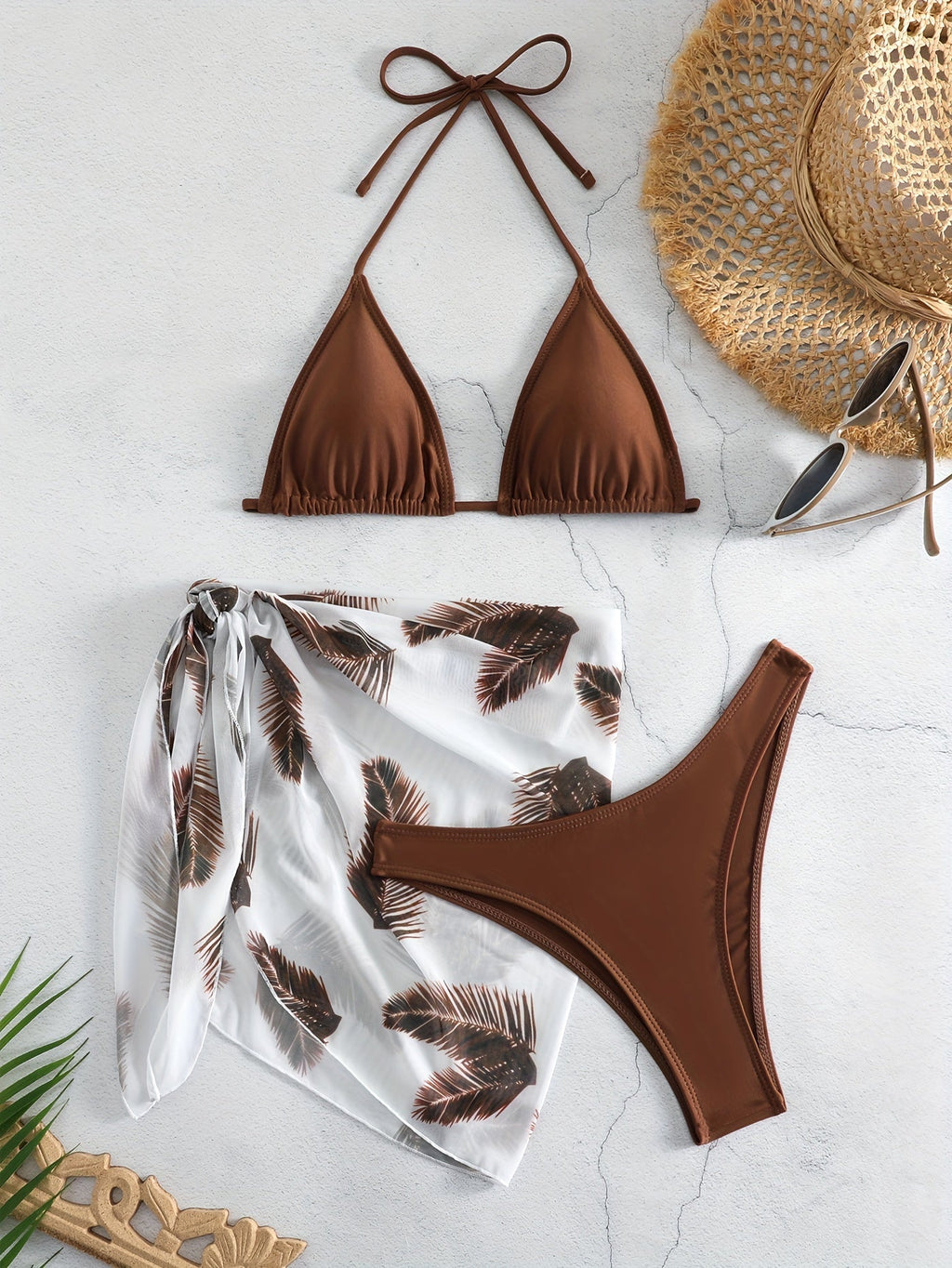 Ensemble bikini 3 pièces Feather Luxe – Maillot de bain dos nu à col licou avec imprimé plume exotique, bas de maillot taille haute à nouer et paréo – Maillot de bain extensible et confortable pour femme, idéal pour la plage et la piscine en été