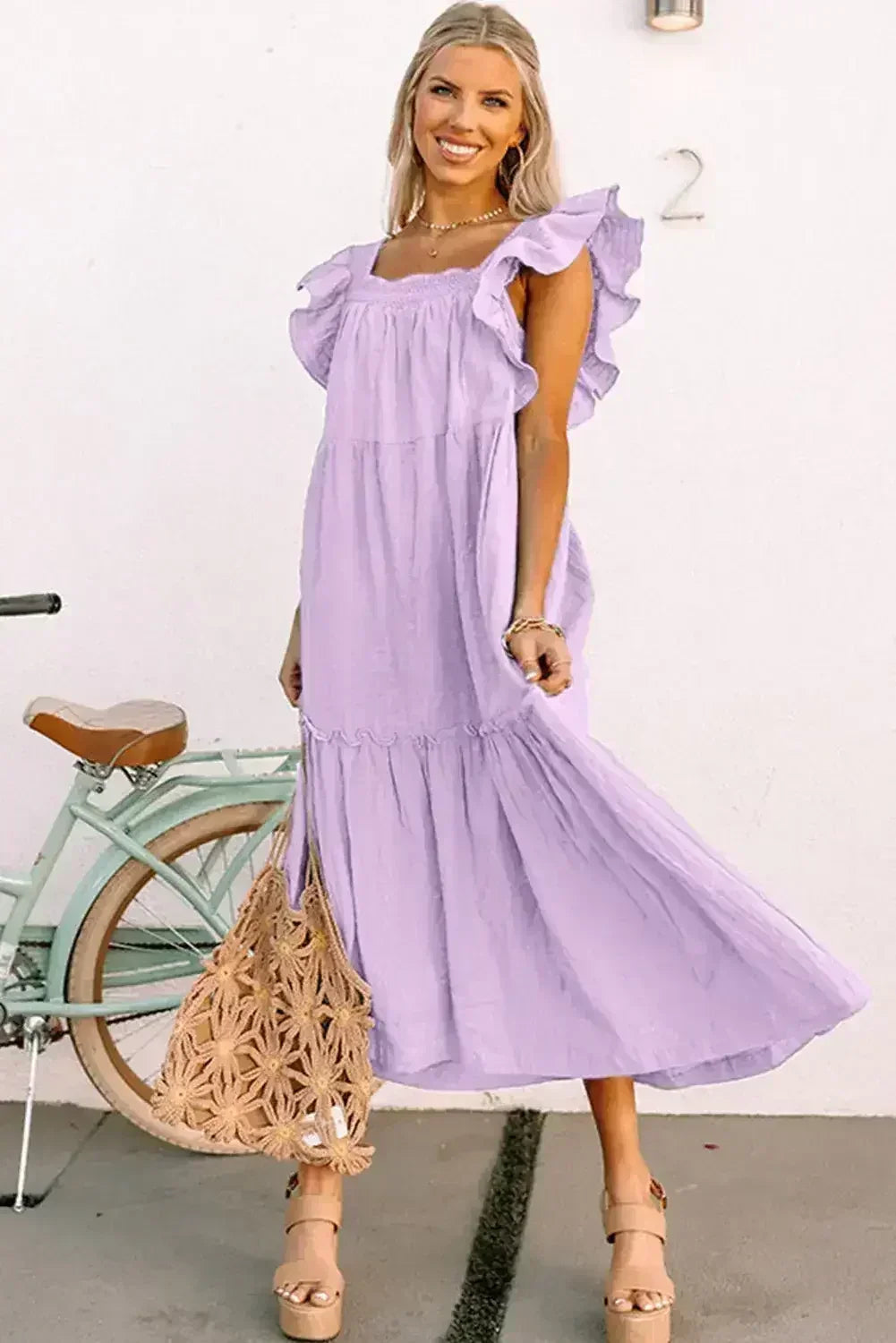 Robe longue texturée étagée à col carré et manches courtes volantées violette