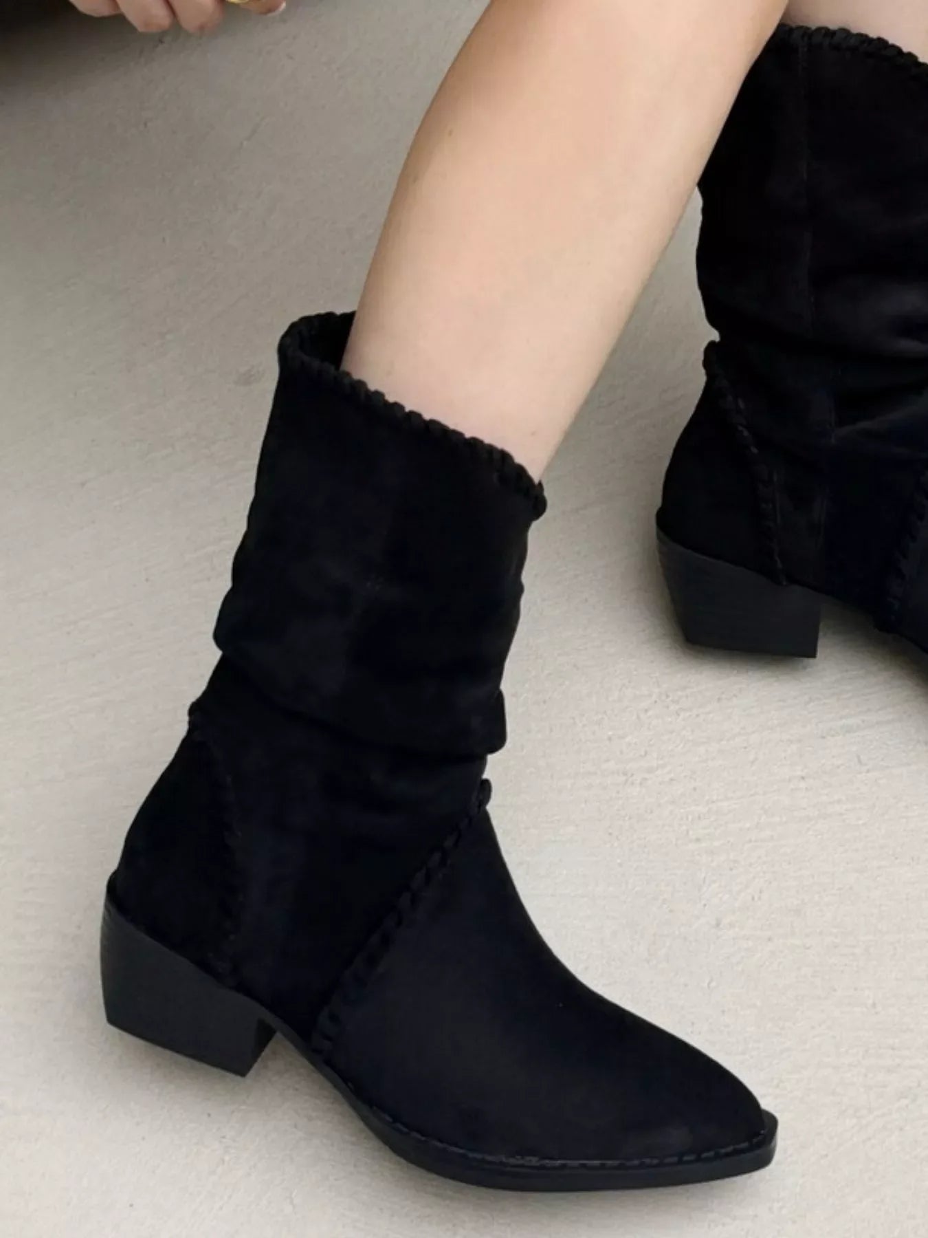 Bottes à talons blocs et bouts pointus