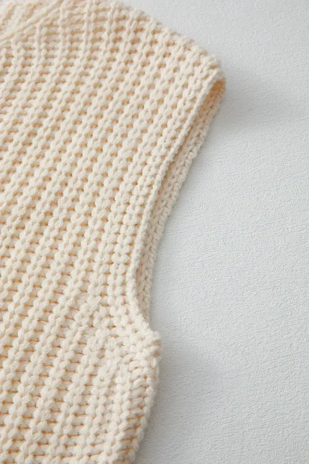 Gilet pull texturé blanc uni avec poches latérales et boutons