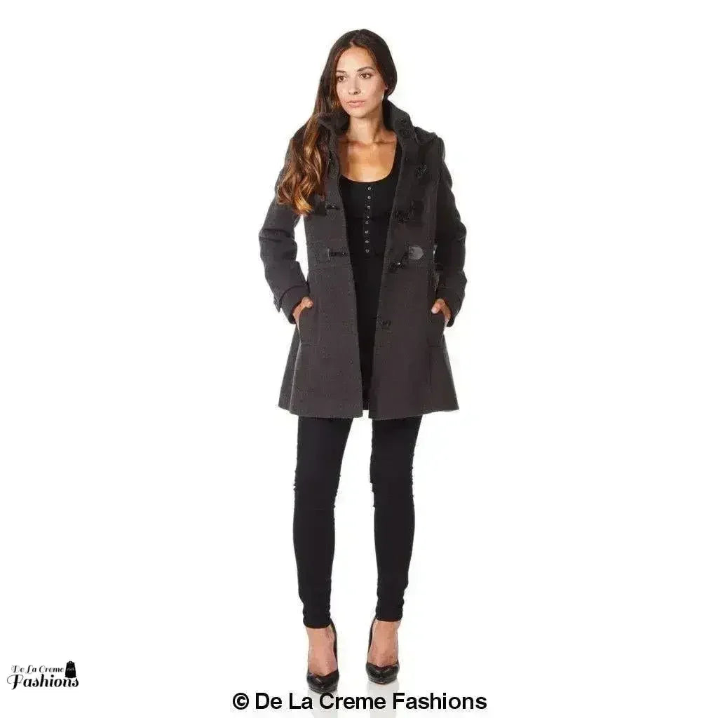 Manteau ajusté à capuche avec brandebourgs