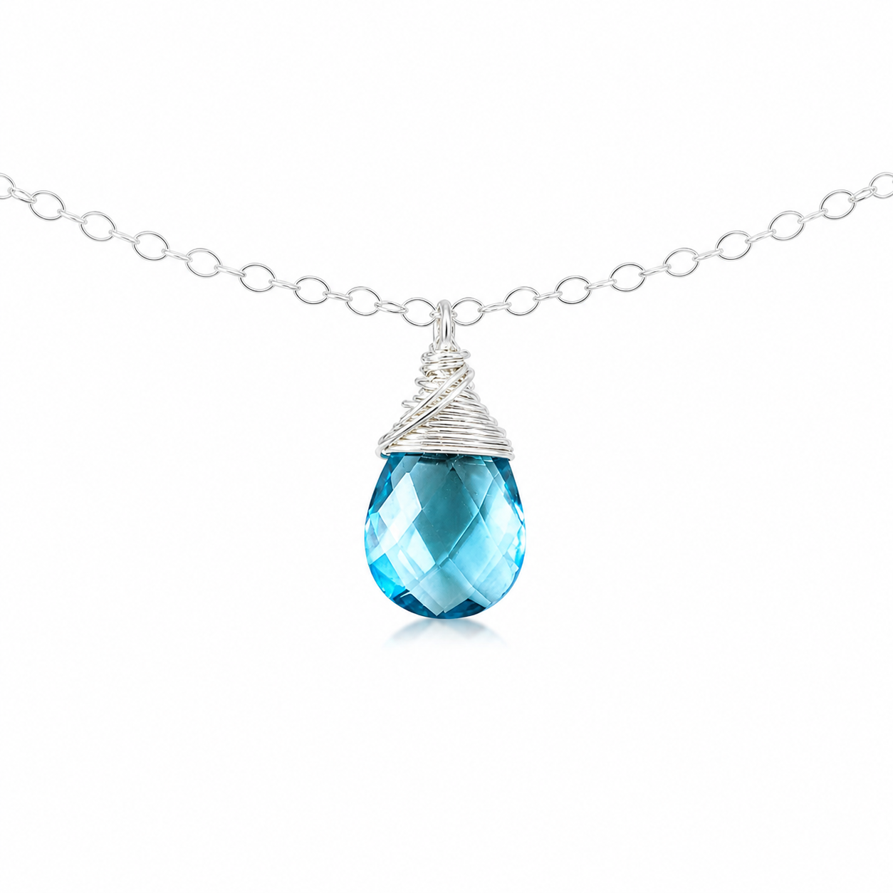 Collier en quartz topaze bleue pierre de naissance de décembre fil d'argent sterling enveloppé pendentif briolette cadeau pour elle