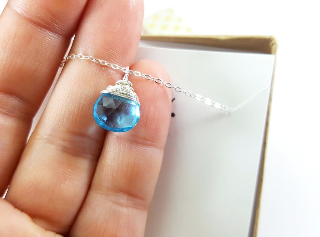 Collier en quartz topaze bleue pierre de naissance de décembre fil d'argent sterling enveloppé pendentif briolette cadeau pour elle