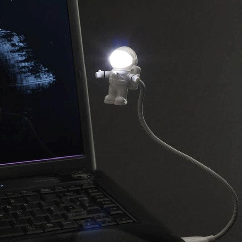 Lampes de bureau Lumières Nouvelle Mode Originalité Romantique Bébé Ampoules LED Port USB DC Résine Bouton Interrupteur Cale Nuit Prise Astronautes Lampe de Table Décorative Lampes d'Étude Mignonnes pour Décoration de Chambre