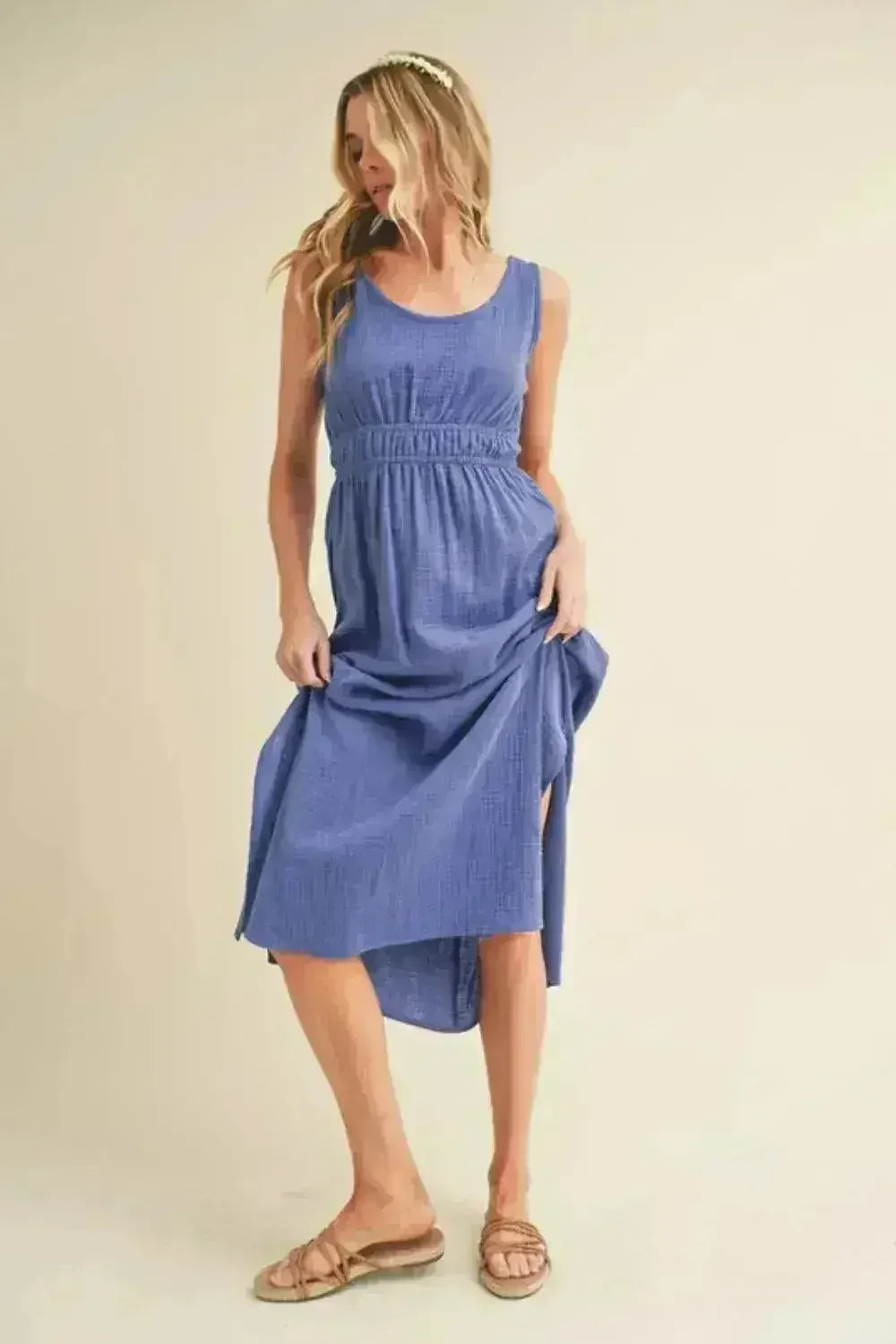 Robe débardeur sans manches à encolure ronde et fentes latérales Aemi + Co