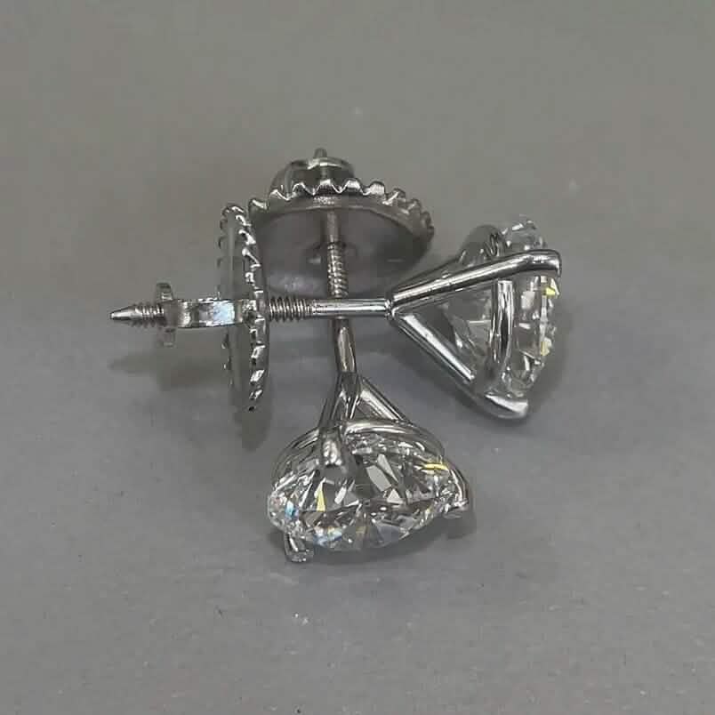 Puces d'oreilles diamants F VS2 ronds 4 carats créés en laboratoire Or blanc 14K avec fermoir à vis