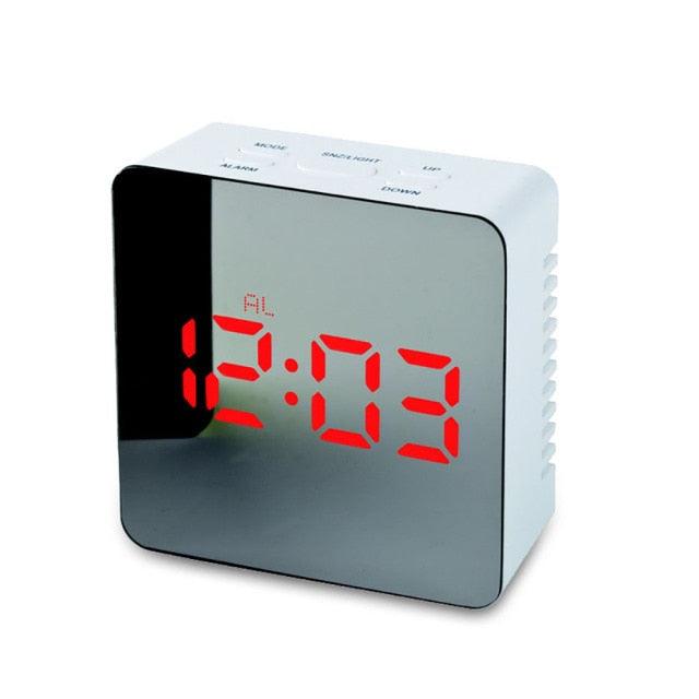 Réveil numérique Réveils Volume Réglable pour Chambre Horloge Électronique 7 Pouces Numérique Réveils de Bureau pour Chambre d'Enfant Écran LED pour Chambre d'Enfant Température Fonction Snooze Horloge de Table Horloge LED Montre Électronique de Table