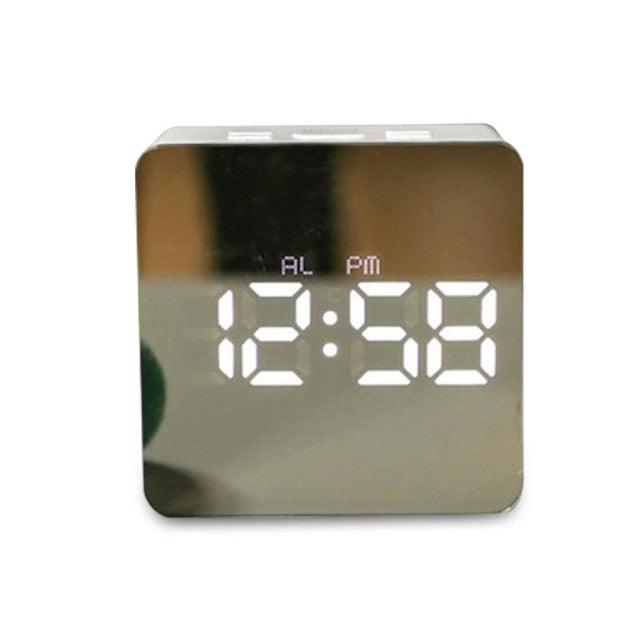 Réveil numérique Réveils Volume Réglable pour Chambre Horloge Électronique 7 Pouces Numérique Réveils de Bureau pour Chambre d'Enfant Écran LED pour Chambre d'Enfant Température Fonction Snooze Horloge de Table Horloge LED Montre Électronique de Table
