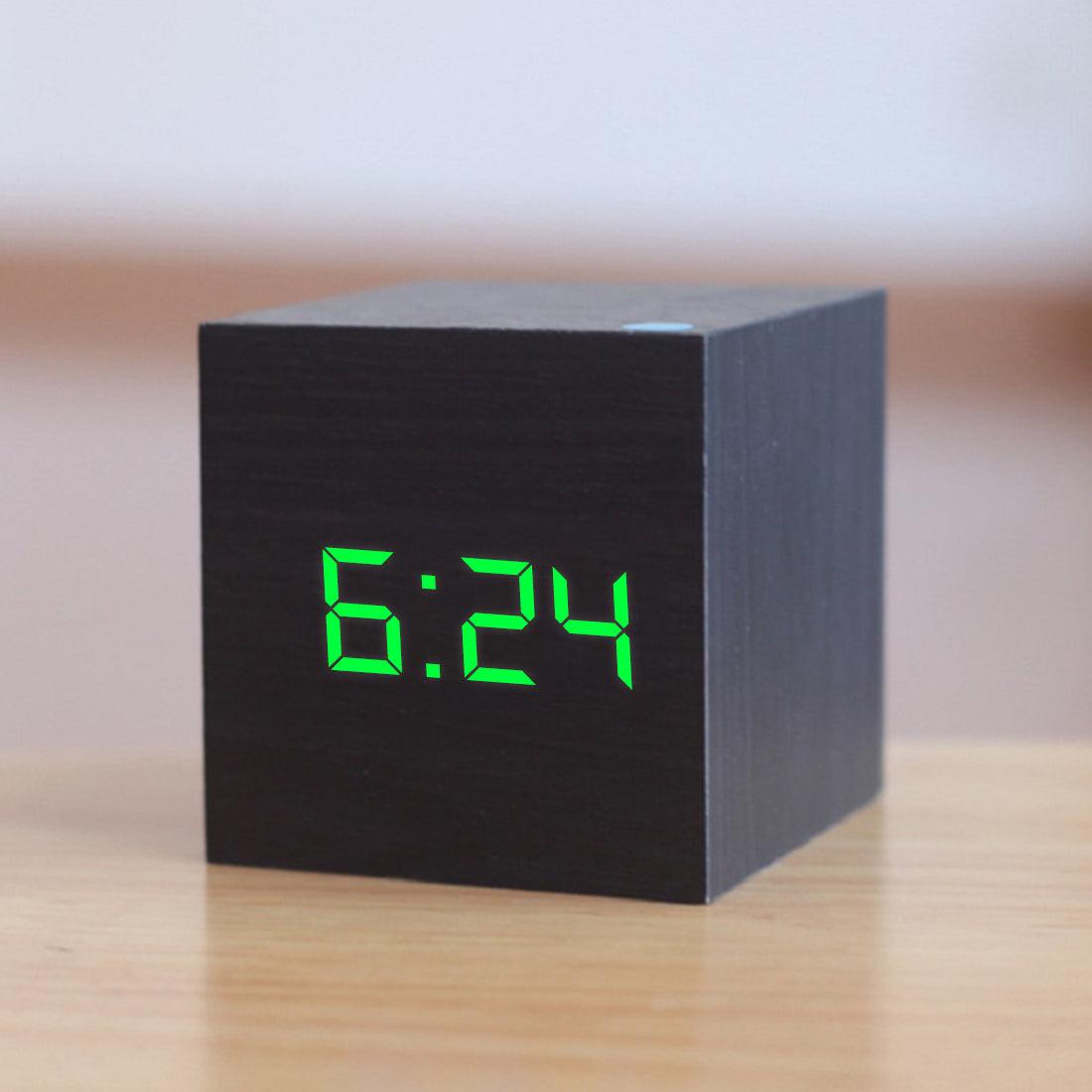 Réveil numérique en bois à LED, horloge rétro lumineuse en bois, affichage LED électronique, 3 doubles alarmes, petite horloge cubique en bois pour décoration de bureau et de table, commande vocale, fonction snooze, outils de bureau.