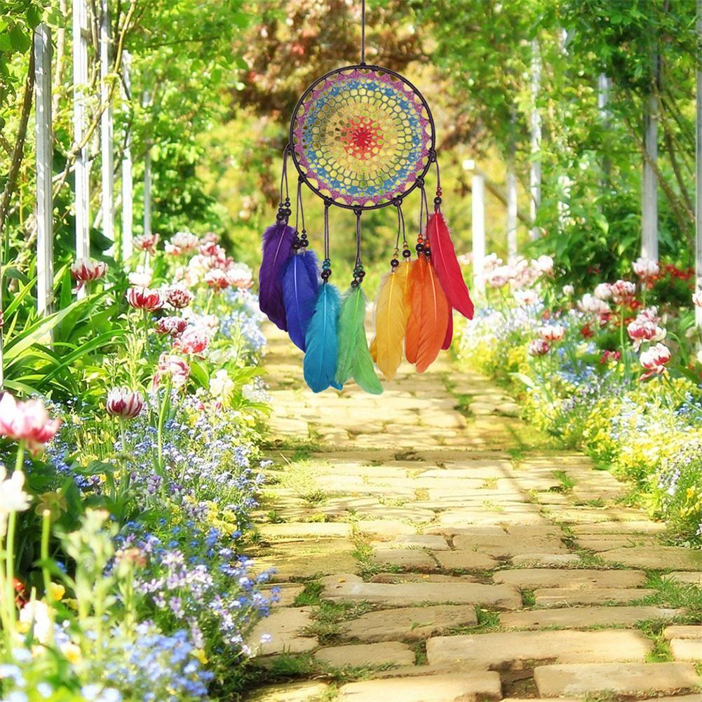 Attrape-rêves Ornements faits à la main Décoration murale Bijoux faits à la main Carillons éoliens Plume arc-en-ciel Attrape-rêves Pour Cadeaux Mariage Décorations pour la maison Photographie comme accessoire
