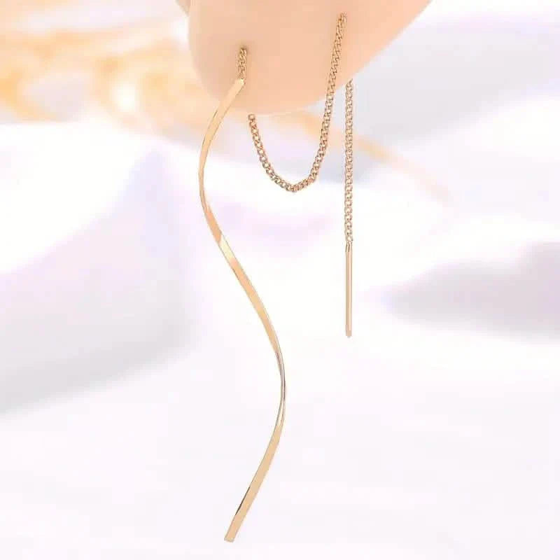Boucles d'oreilles pendantes dorées motif S
