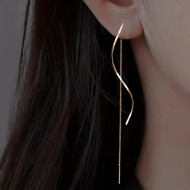 Boucles d'oreilles pendantes dorées motif S