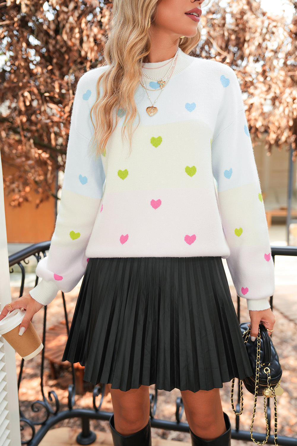 Pull à col montant color block et motif cœurs multicolores
