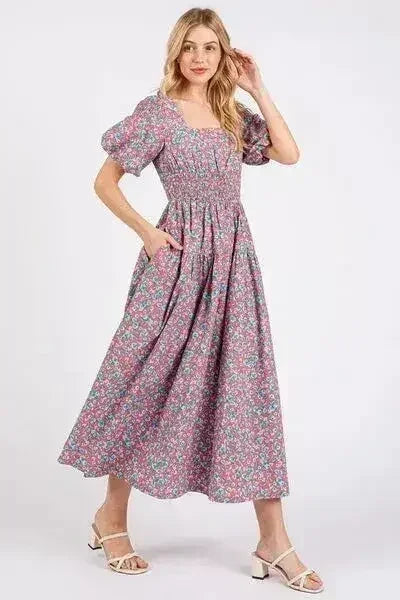 Robe mi-longue à encolure carrée smockée, imprimé floral et manches bouffantes - Femstylo