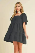 Robe étagée à encolure carrée et manches courtes Aemi + Co