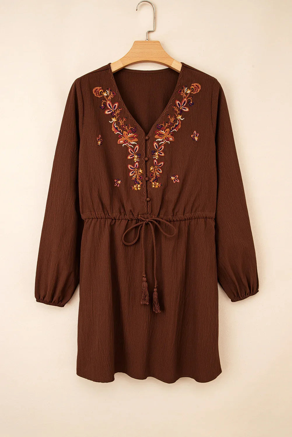 Robe Courte Bordeaux Broderie Florale Manches Longues et Cordon à Pompons à la Taille
