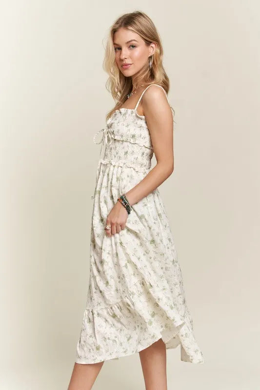 Robe d'été pour femmes à encolure cœur, smockée et fleurie – Robe à fines bretelles fleurie et romantique avec encolure cœur et détails volantés pour les événements printaniers et estivaux