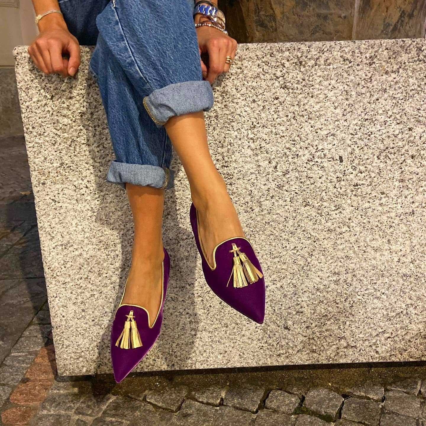 Chaussures plates en daim à pompons et bout pointu pour femme – Chaussures décontractées à talon bas et coupe basse