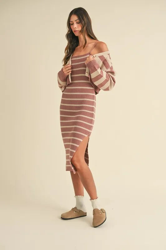 Ensemble cardigan court rayé et robe moulante – Ensemble deux pièces en tricot, robe cardigan courte rayée, ensemble robe pull douillet, tenue tricotée chic à superposer