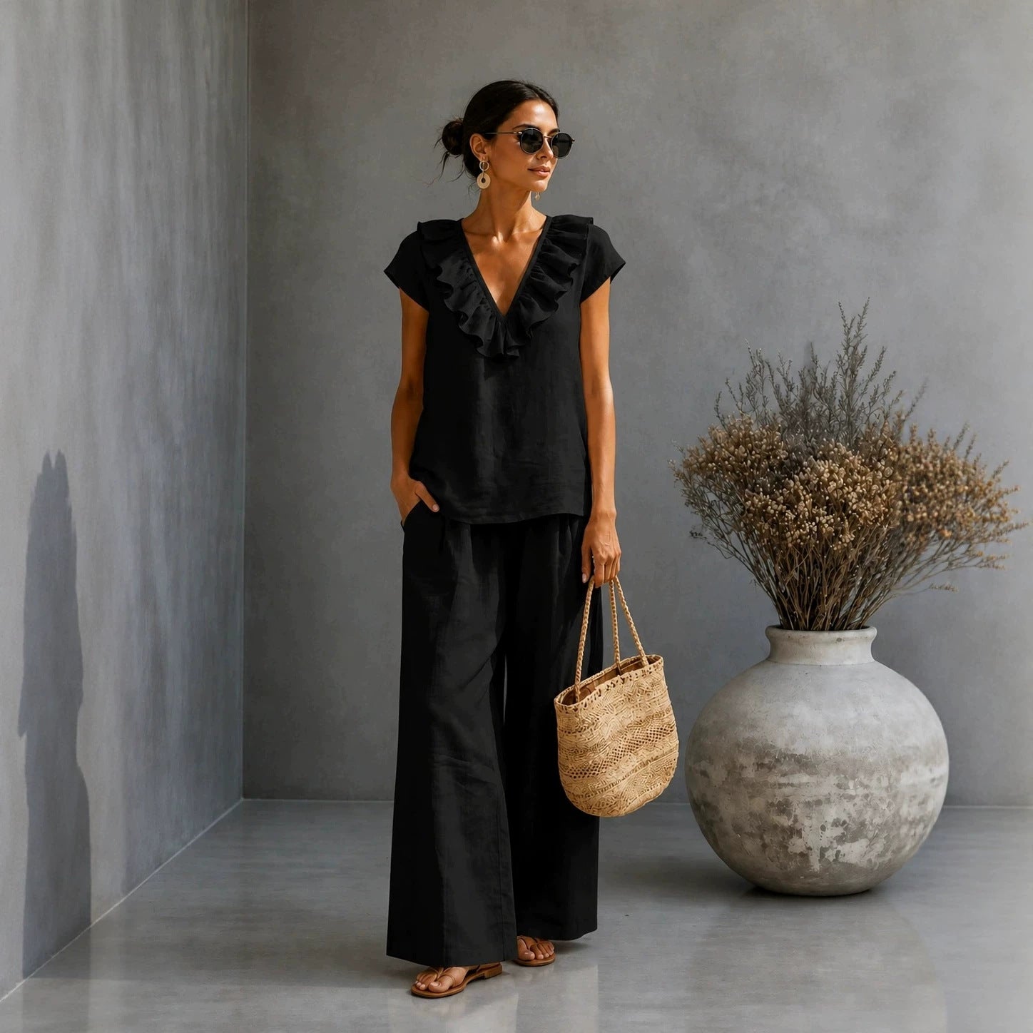 Ensemble deux pièces pour femme : haut à encolure en V et ourlet à volants et pantalon large
