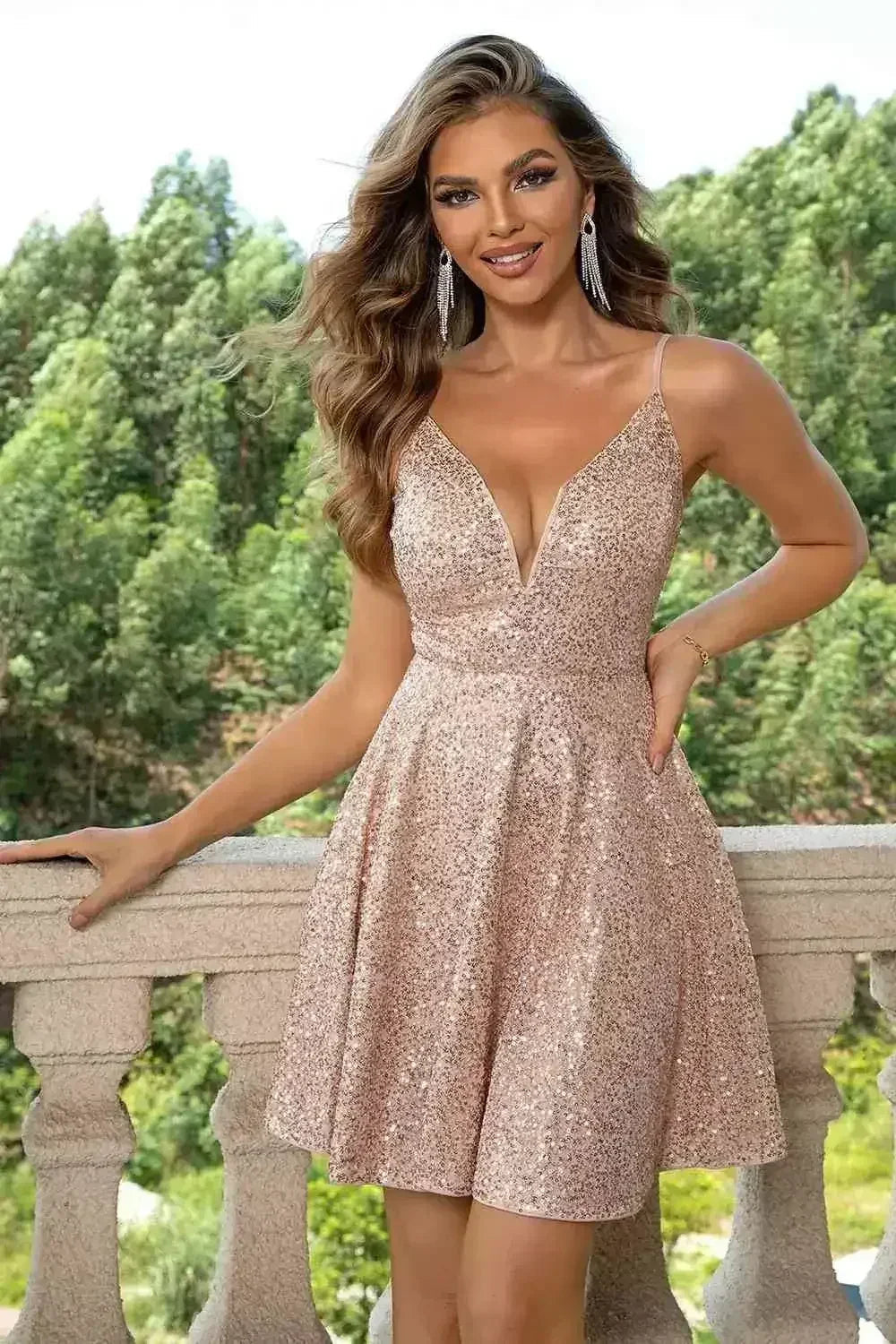 Mini-robe à bretelles fines à sequins | Tenue de soirée étincelante | Femstylo