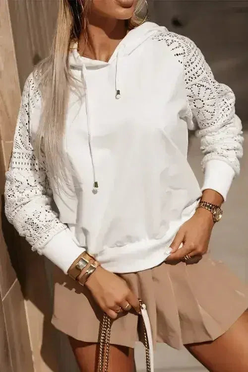 Sweat à capuche à cordon avec manches patchwork en dentelle blanche